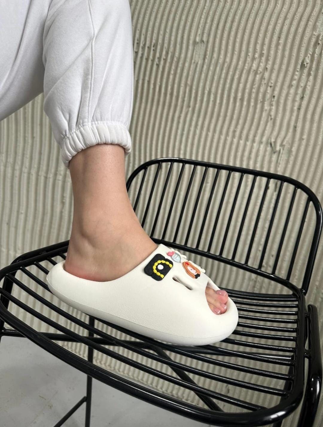 модные кроксы,сланцы шлепанцы,,кроксы сланцы женские,бесшовные шлепанцы