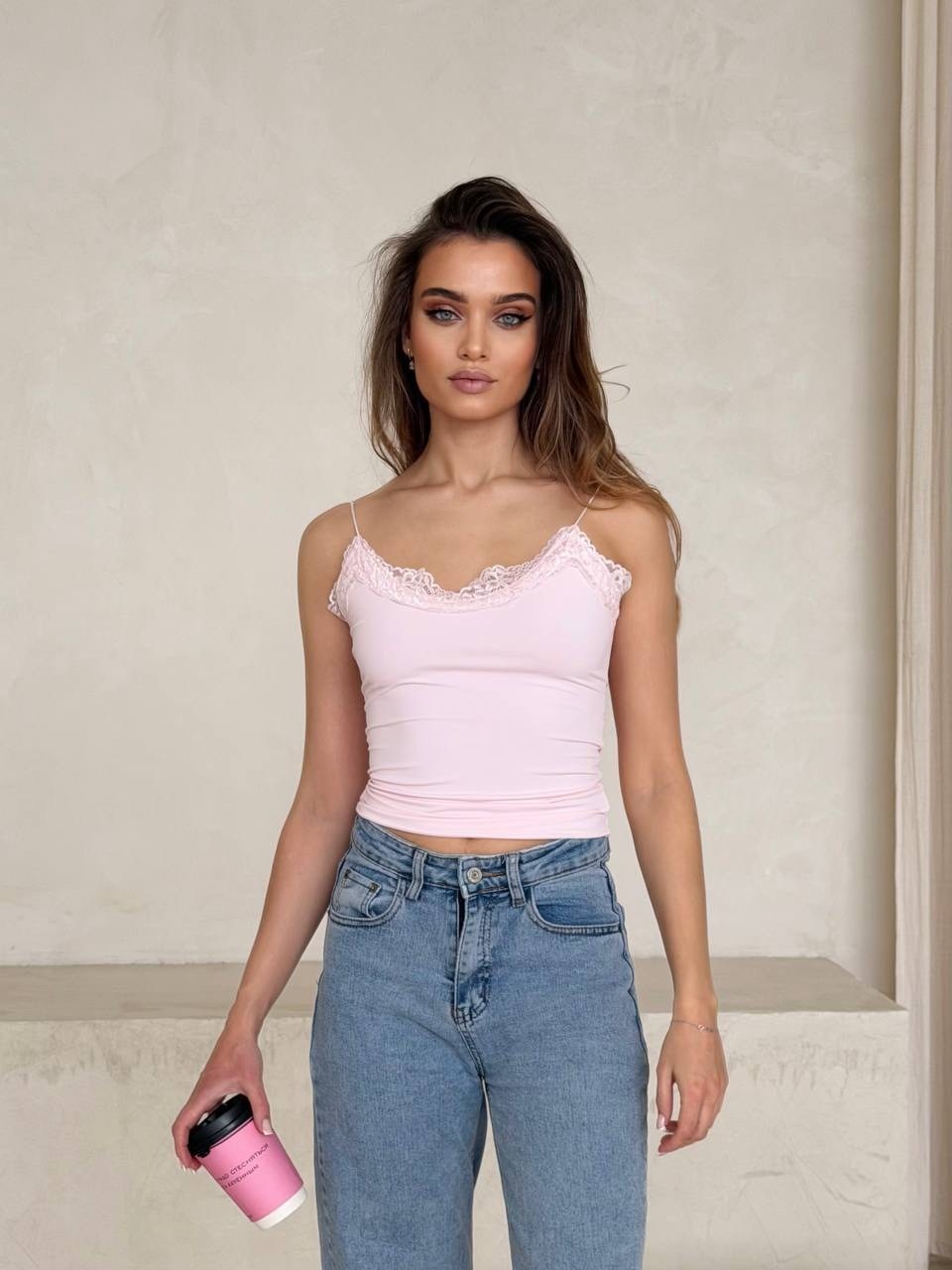 кроп топ на тонких бретельках с кружевом berrak,женский топ,кроп топ на тонких бретельках с кружевом berrak цвет бежевый,топ на тонких бретельках с кружевом berrak,кроп топ женский