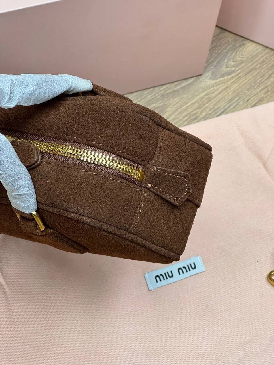 замшевая чёрная сумка miu miu 28x13 см,замшевая чёрная сумка miu miu 23x13 см,сумка замшевая miu miu,сумка женская miu miu,сумка miu miu женская на плечо замшевая