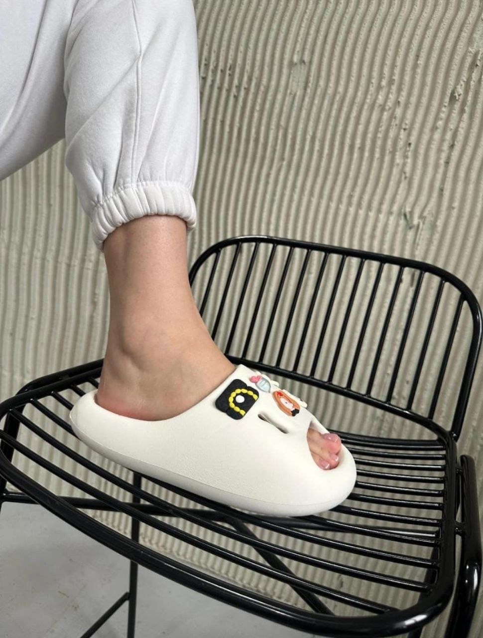 ,шлепанцы женские,модные тапочки,шлепанцы с принтом,шлепки женские