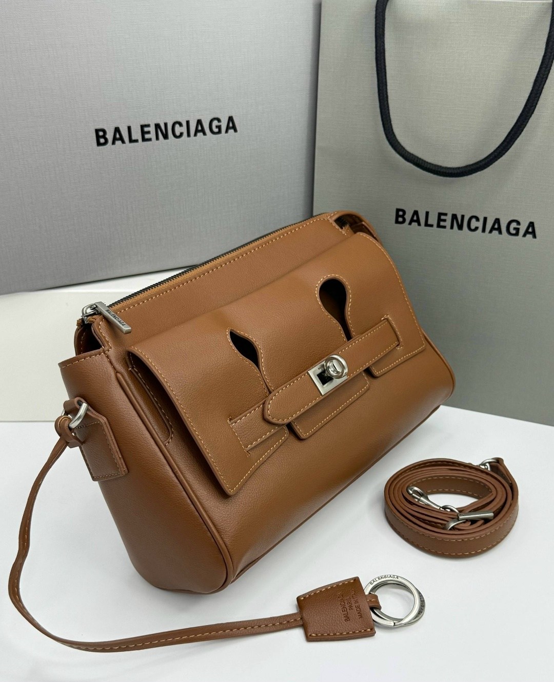 сумки balenciaga,сумка женская balenciaga,сумка женские,сумка тоут balenciaga,сумка balenciaga hourglass