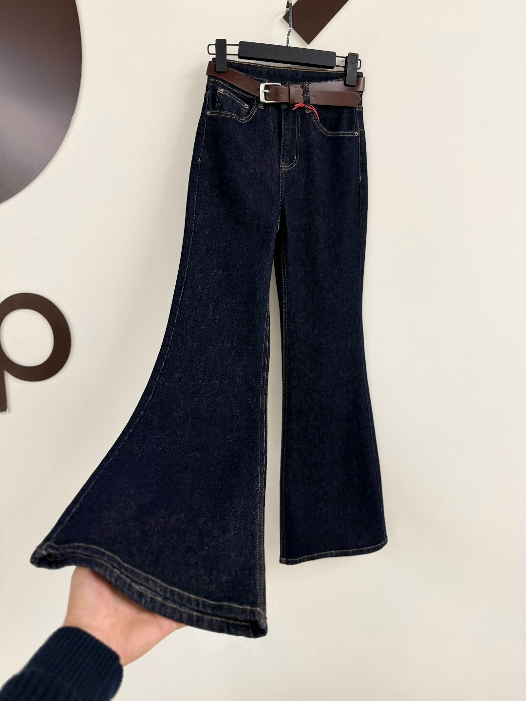 джинсы расклешенные,женские джинсы клеш,джинсы клеш,женские джинсы,джинсы клеш с высокой талией