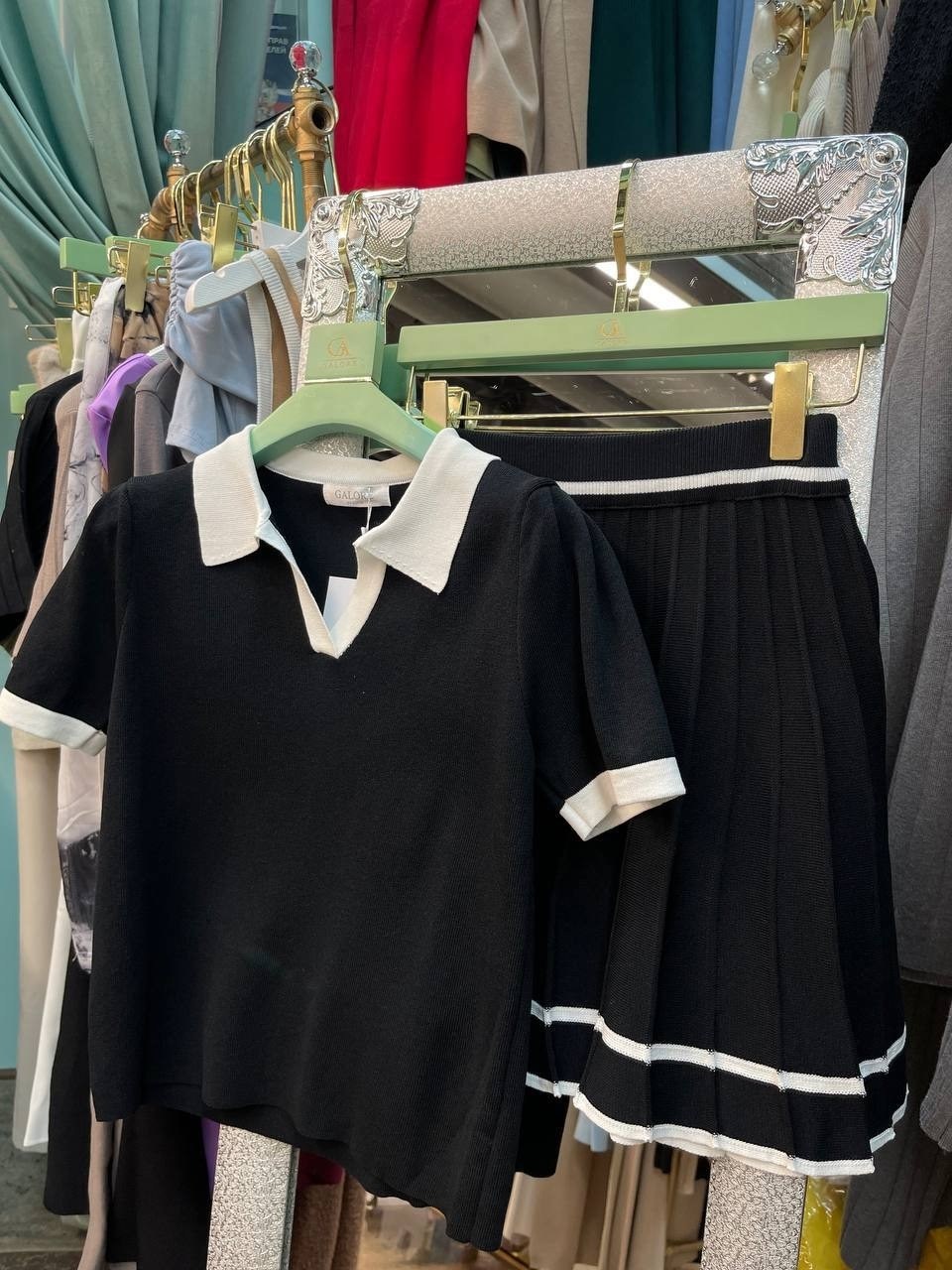 костюм трикотажный с юбкой,трикотажный костюм с юбкой плиссе,костюм с юбкой плиссе,костюм двойка с юбкой,женский костюм трикотажный с юбкой