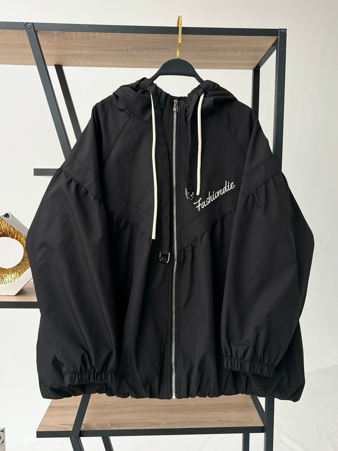 бомбер утепленный с капюшоном оверсайз sondi,демисезонная куртка,стильная куртка,ветровка с капюшоном оверсайз,легкая куртка