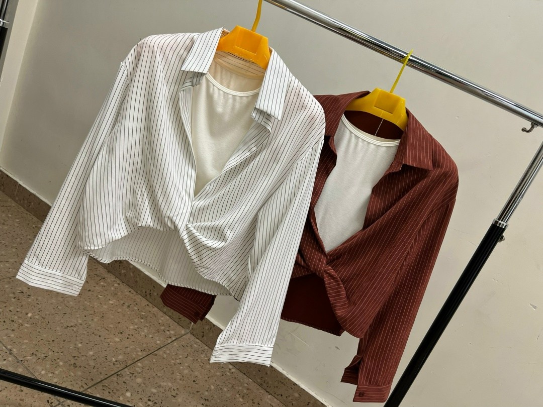 классические брюки,белая рубашка из поплина ss23g4739be sherin,женская рубашка,широкие брюки,блузка оверсайз