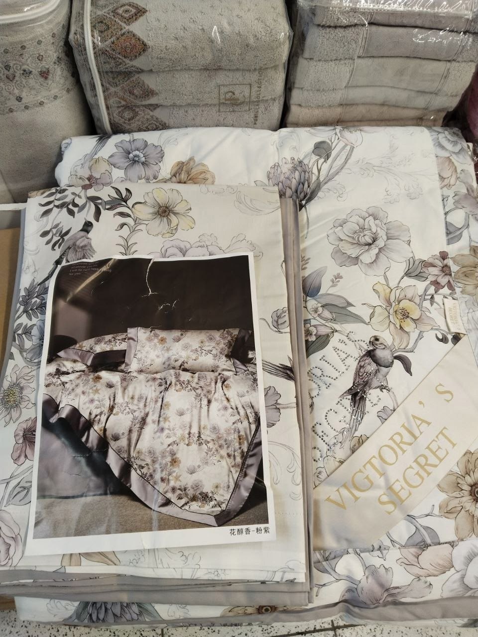 комплект постельного белья с одеялом,комплект постельного белья с одеялом la perla,комплект постельного белья с одеялом blumarine,комплект постельного белья,комплект постельного белья с готовыми одеял