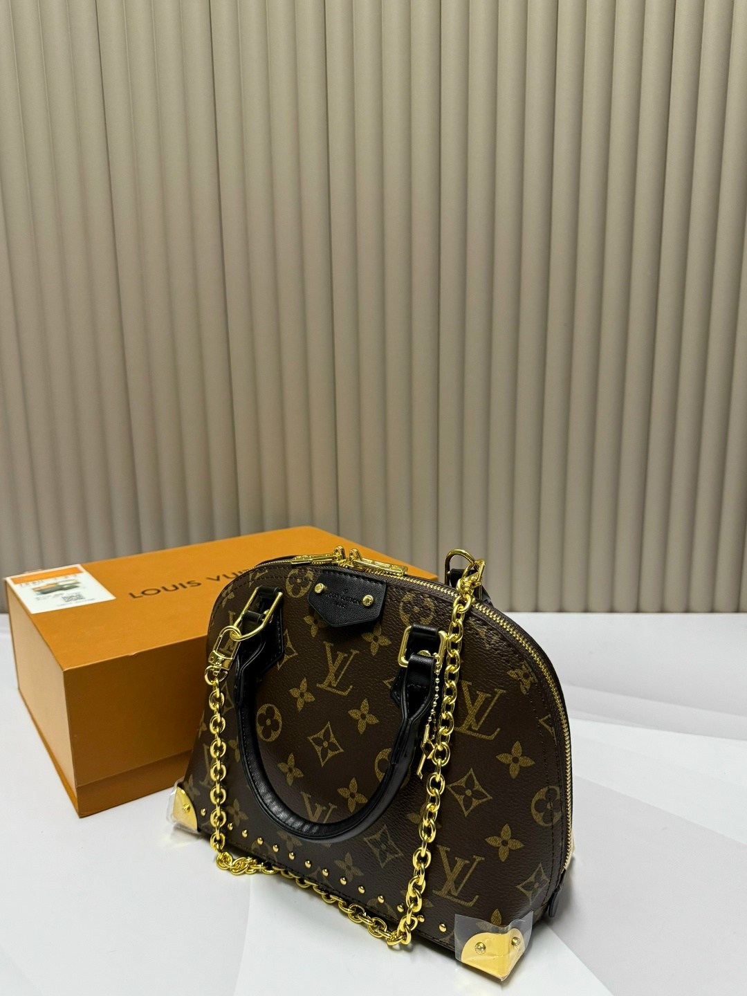 сумка louis vuitton,сумка луи виттон,женская сумка louis vuitton alma bb коричневая,женская сумка louis vuitton alma,louis vuitton сумка на плечо
