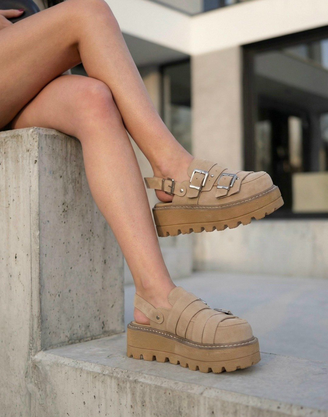 на массивной подошве,женская ,массивные лоферы,сандали на массивной подошве,обуви