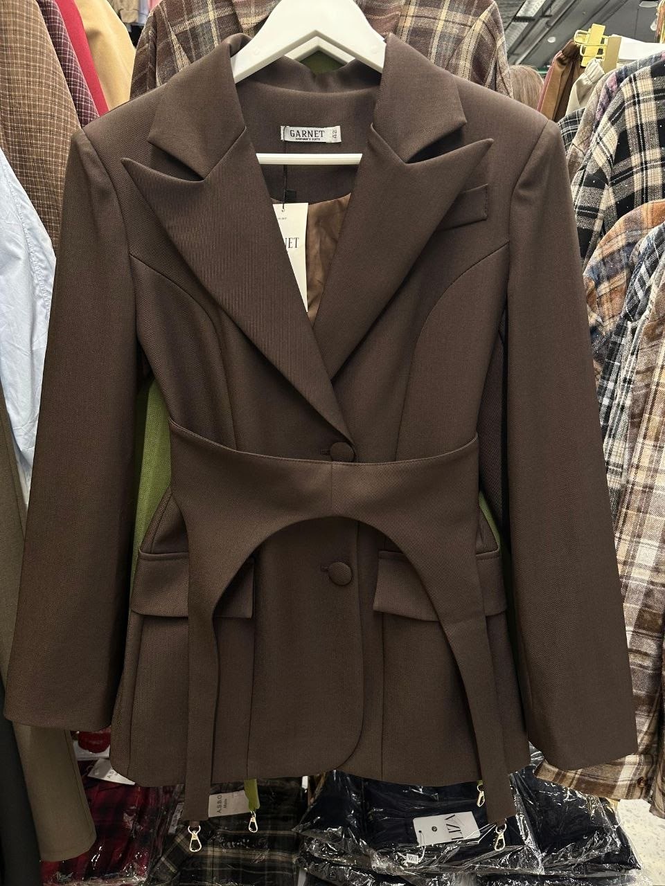 жакет,белый дизайнерский пиджак,пиджак женский,женские наряды,пиджак