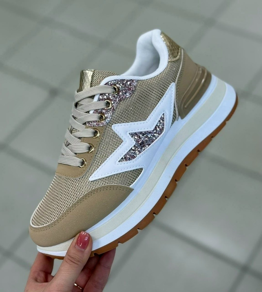 ,женские кроссовки,кроссовки модные,кроссовки модные женские,спортивная