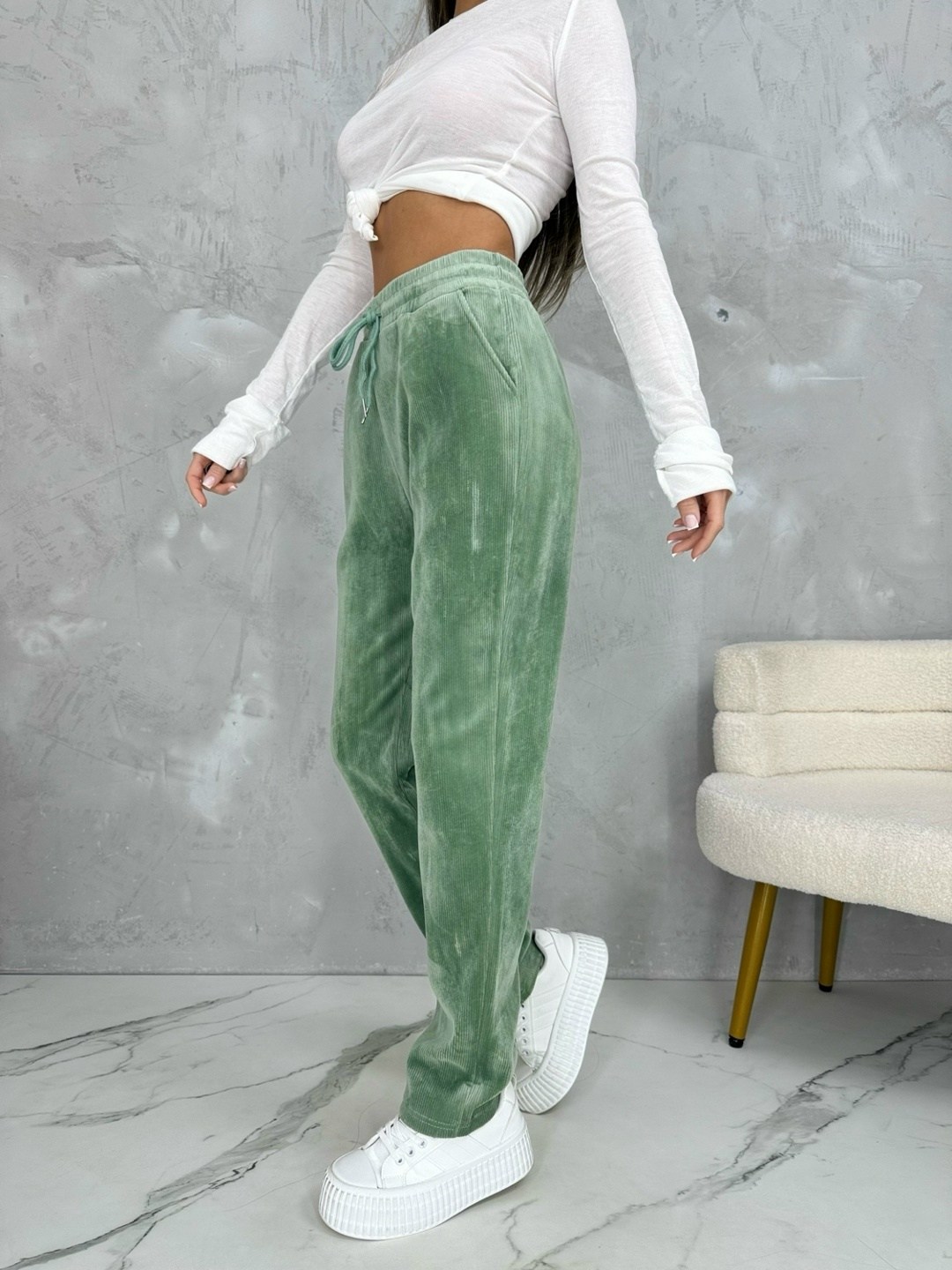 вельветовые брюки,вельветовые брюки мода 2026 женские,брюки фиолетовые,штаны на флисе,штаны adidas женские велюровые фиолетовые