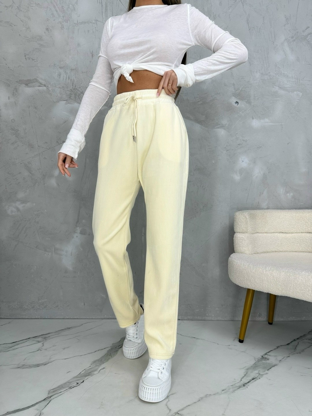 вельветовые брюки,вельветовые брюки мода 2026 женские,брюки фиолетовые,штаны на флисе,штаны adidas женские велюровые фиолетовые