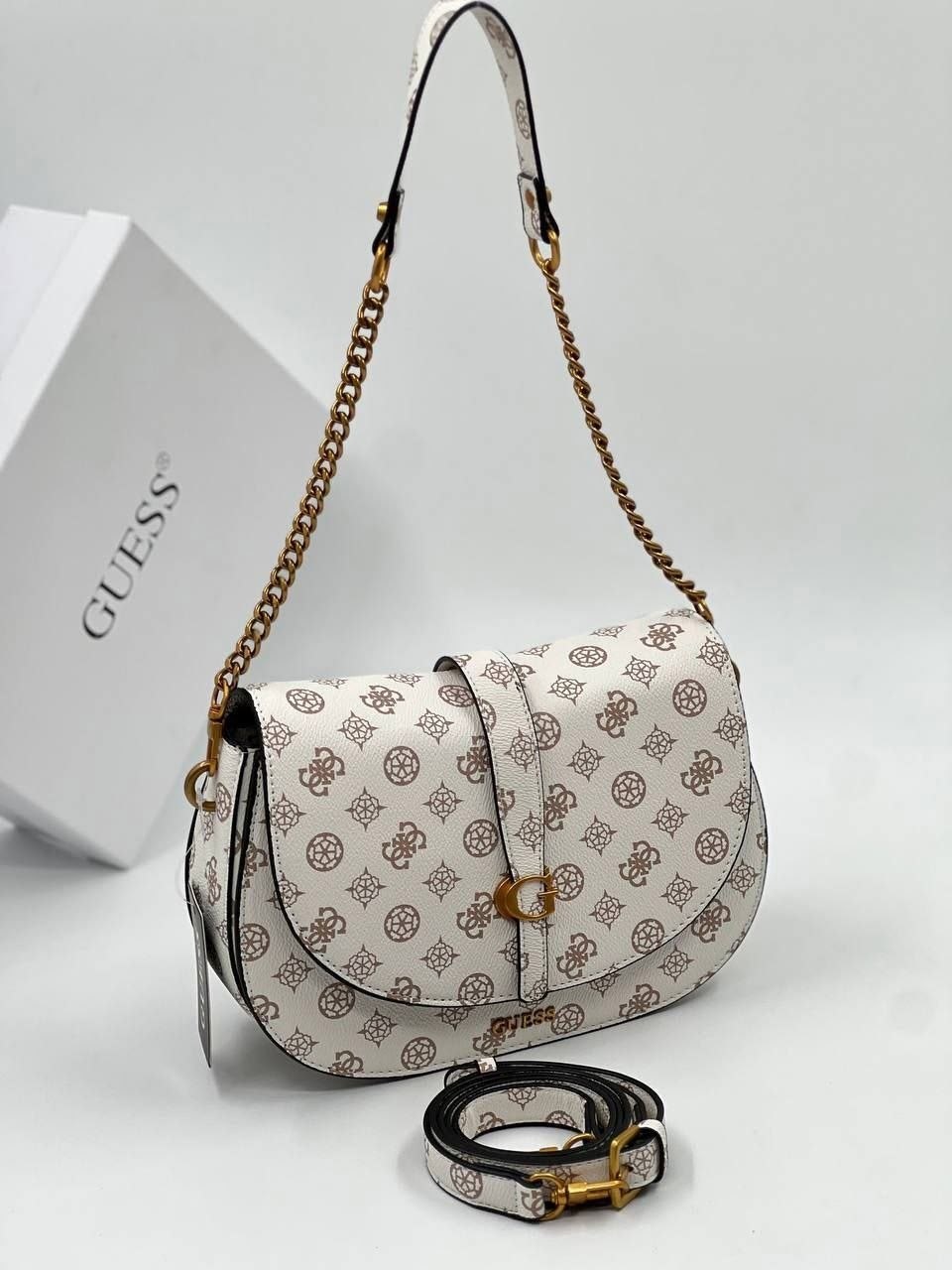 guess сумка на плечо,guess сумка женская,белая сумка guess,сумка guess,сумка кросс боди guess