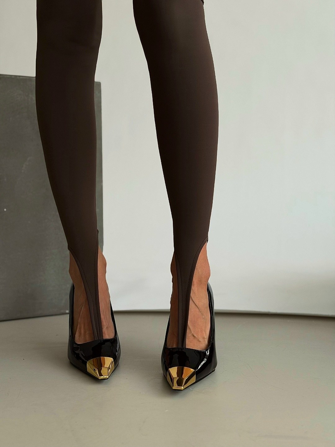 легинсы со штрипками,лосины со штрипками,леггинсы со штрипками,трендовые комфортные лосины со штрипками,туфли saint laurent ysl арт лх63