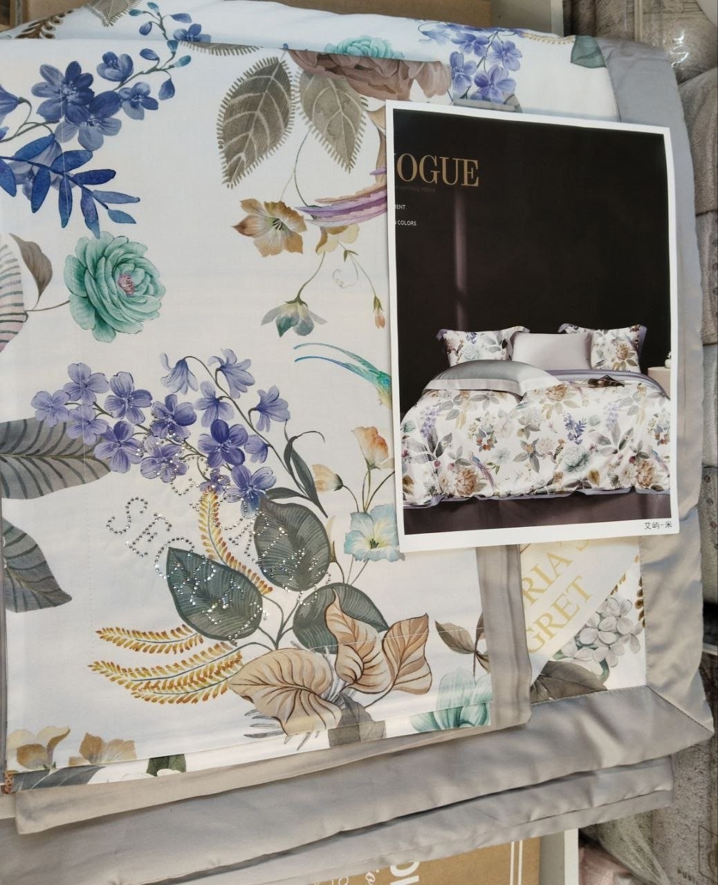 комплект постельного белья с одеялом,комплект постельного белья с одеялом la perla,комплект постельного белья с одеялом blumarine,комплект постельного белья,комплект постельного белья с готовыми одеял