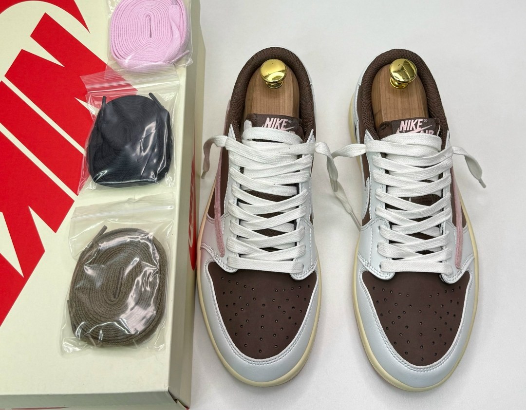 nike air jordan 1 travis scott low,кроссовки nike air jordan 1 low x travis scott,кроссовки nike air jordan 1 low og из коллаборации с travis scott,nike air jordan 1 low travis scott reverse mocha,кро