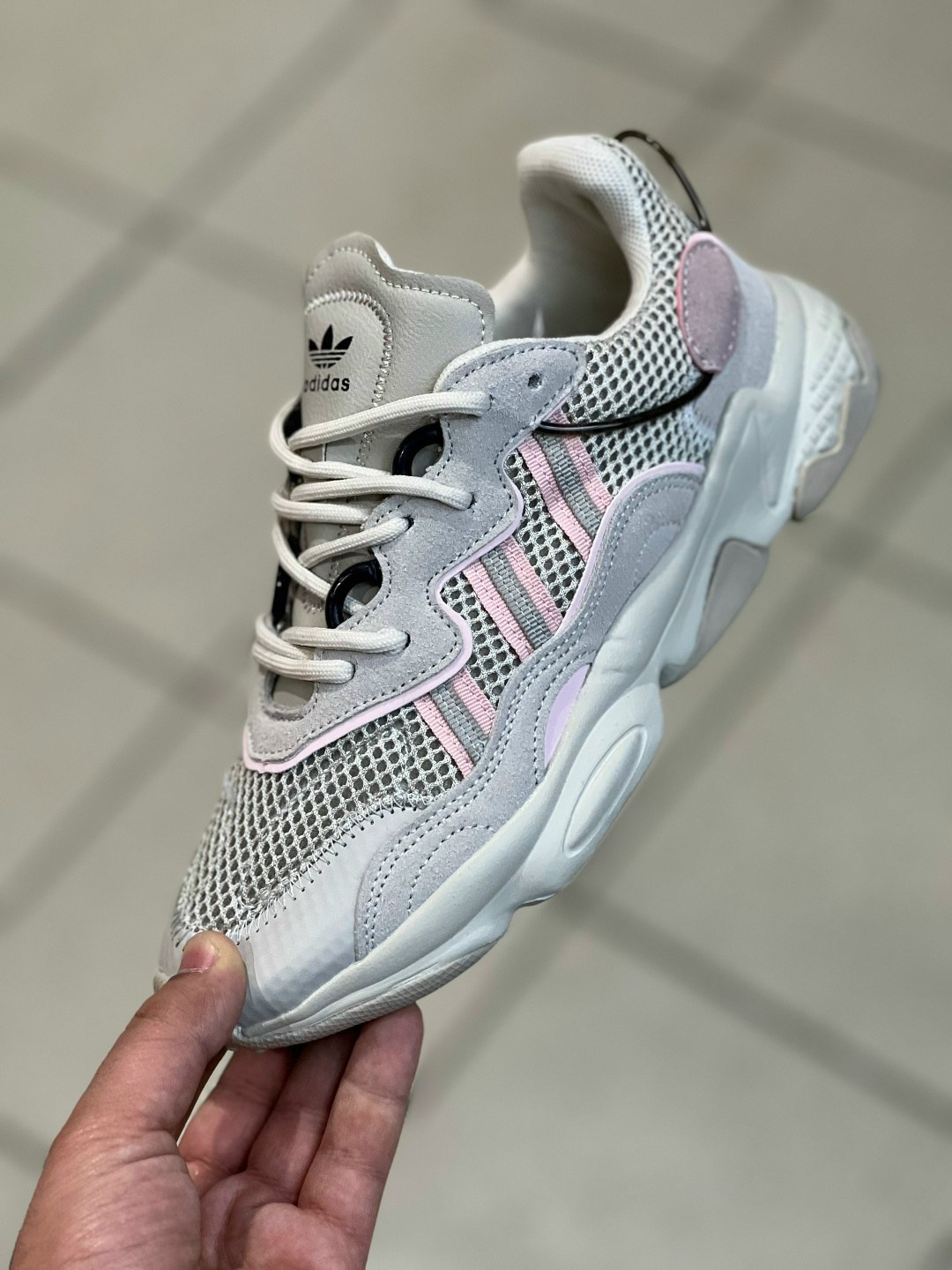 кроссовки adidas ozweego,кроссовки мужские adidas ozweego,кроссовки adidas,adidas ozweego,кроссовки мужские женские adidas