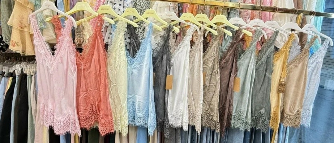 шелковая майка интимиссими,шелковый топ с кружевом,майка с кружевами,шелковый топ intimissimi,белый шелковый топ с кружевом