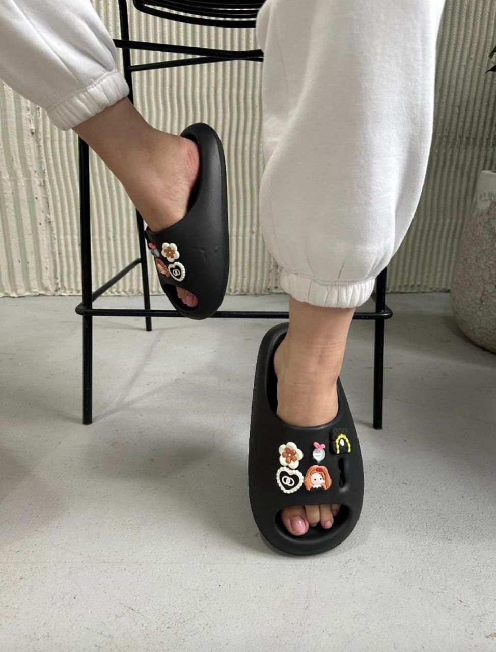 ,шлепанцы женские,модные тапочки,шлепанцы с принтом,шлепки женские