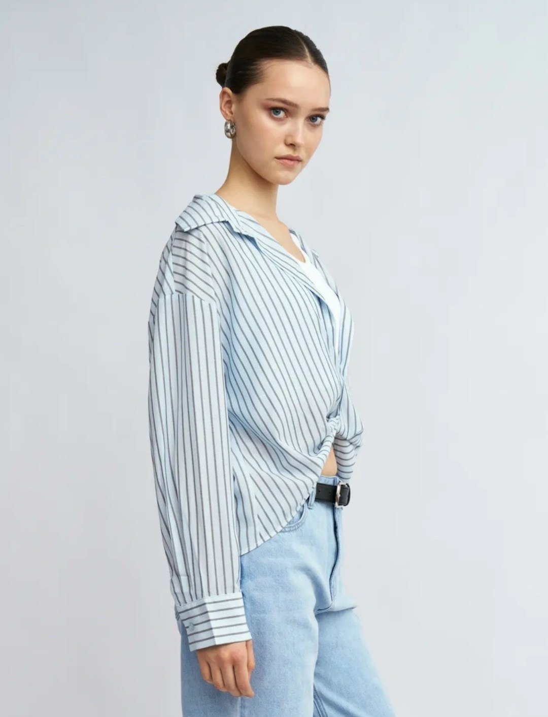 классические брюки,белая рубашка из поплина ss23g4739be sherin,женская рубашка,широкие брюки,блузка оверсайз