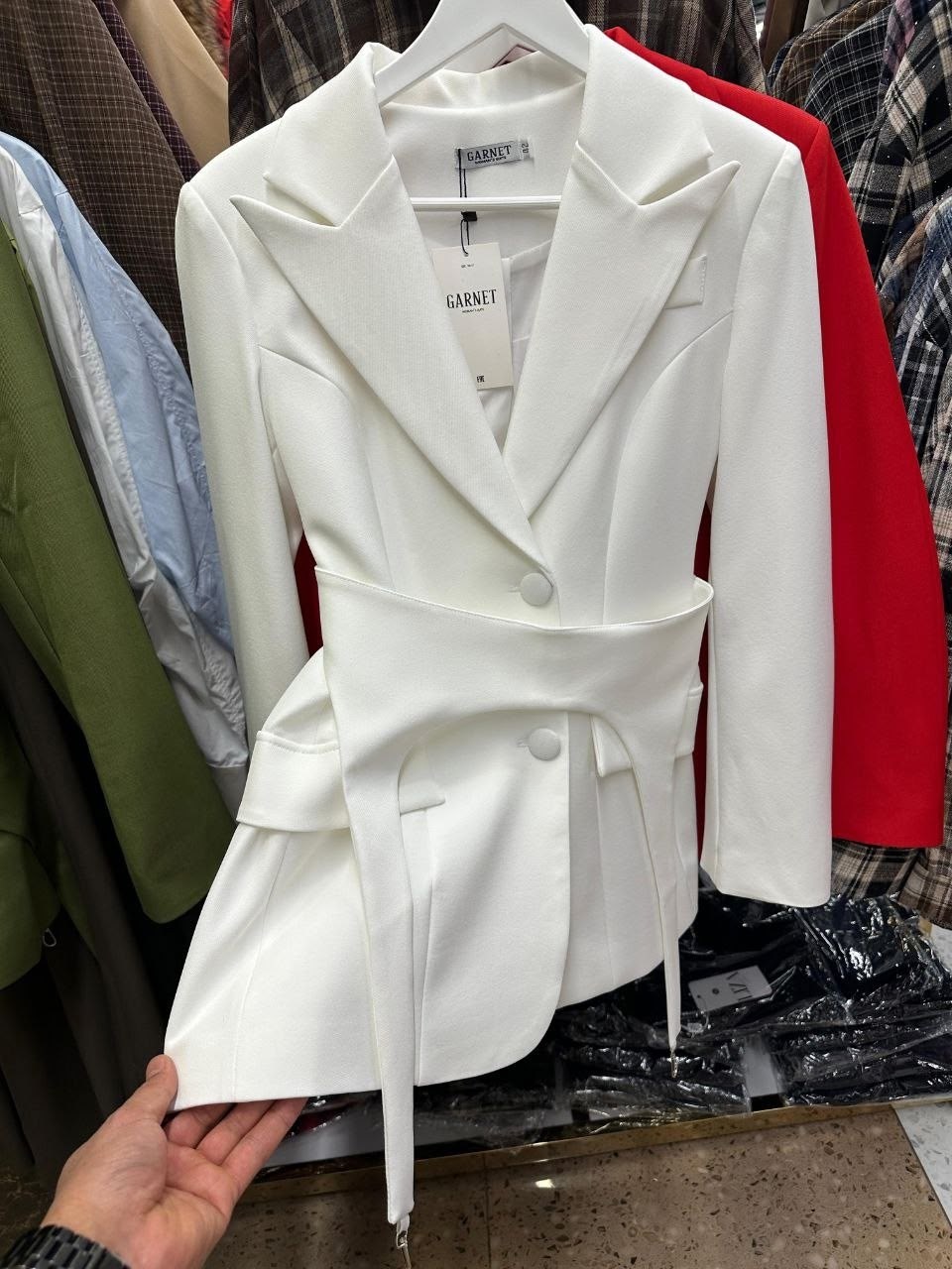 жакет,белый дизайнерский пиджак,пиджак женский,женские наряды,пиджак