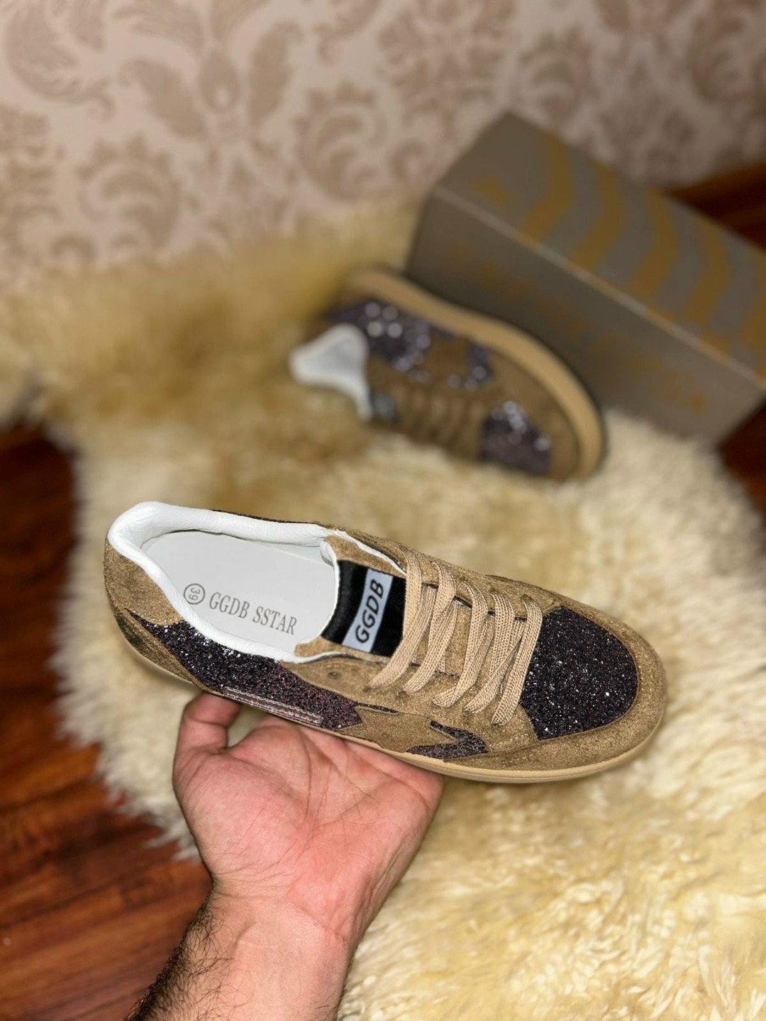 кеды golden goose,лаковые кроссовки golden goose,golden goose кроссовки,,кроссовки golden goose с пайетками на платформе