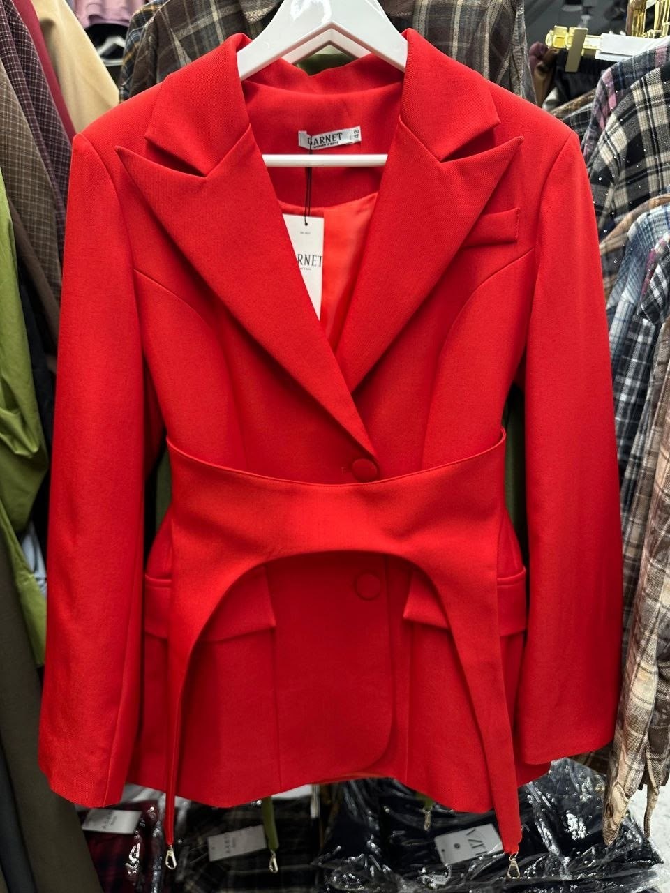 жакет,белый дизайнерский пиджак,пиджак женский,женские наряды,пиджак