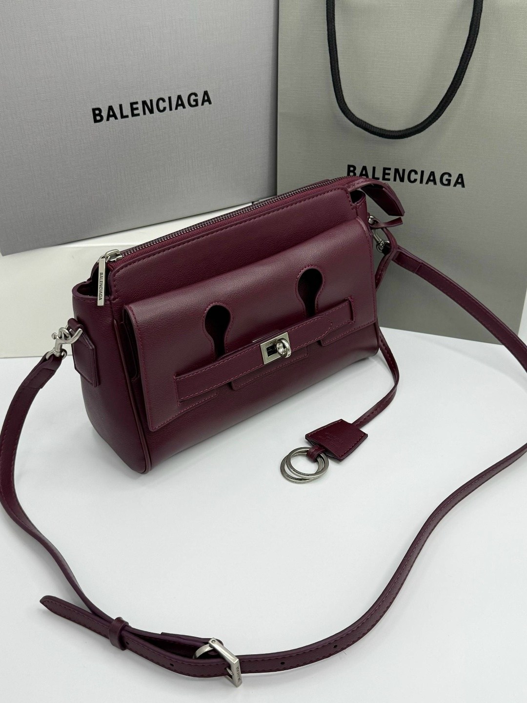 сумки balenciaga,сумка женская balenciaga,сумка женские,сумка тоут balenciaga,сумка balenciaga hourglass