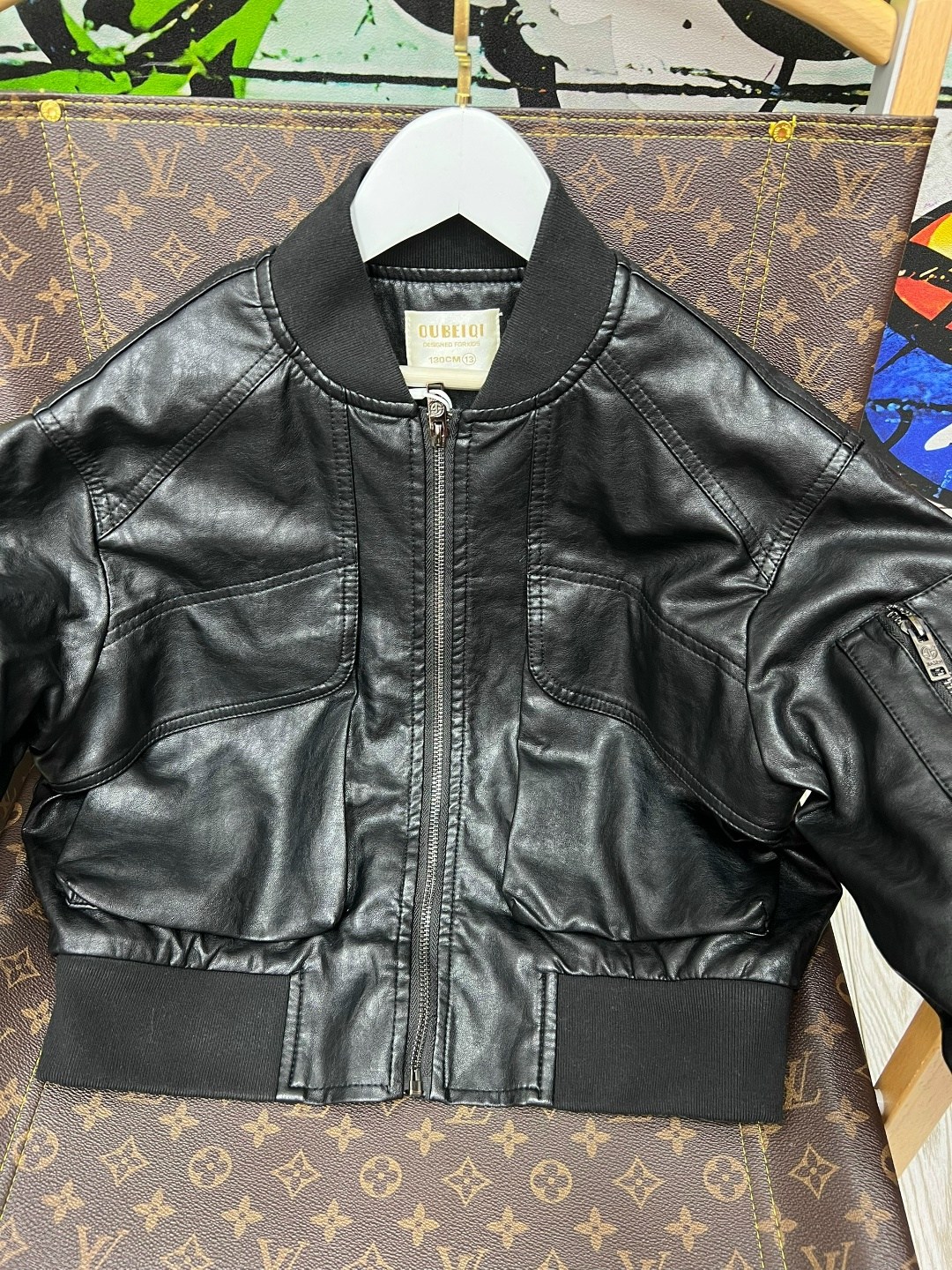 кожаная куртка-бомбер vetements черный,куртка кожаная,кожаная куртка бомбер,кожаная куртка детская черная,бомбер кожаный