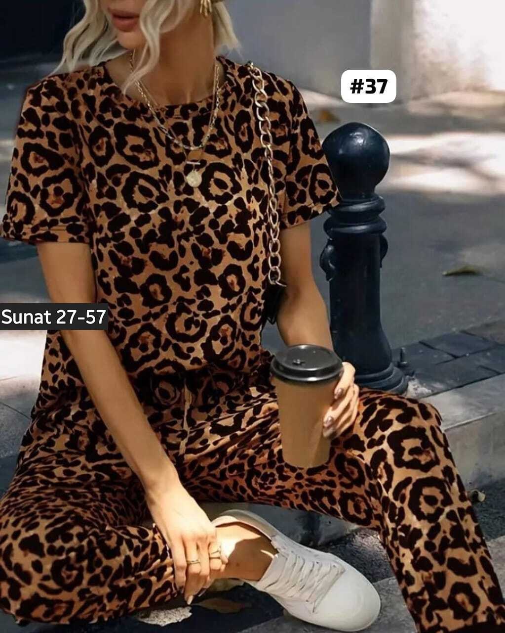 леопардовые костюмы,леопардовый комбинезон женский,женский комбинезон с леопардовым принтом,костюм 3 ка в ярком леопардовом принте,брючный костюм