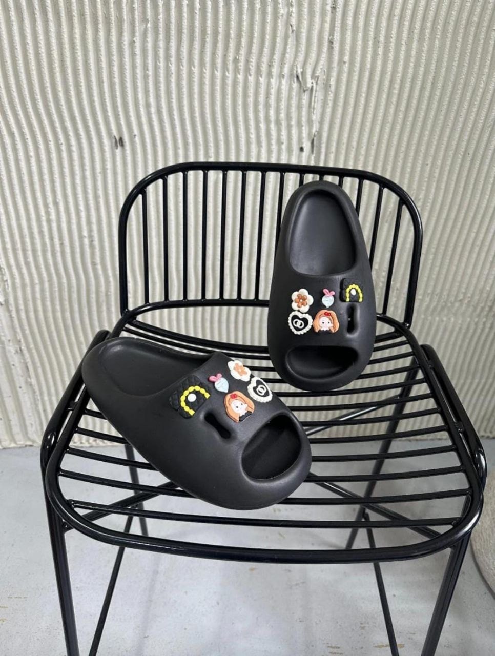 ,шлепанцы женские,модные тапочки,шлепанцы с принтом,шлепки женские