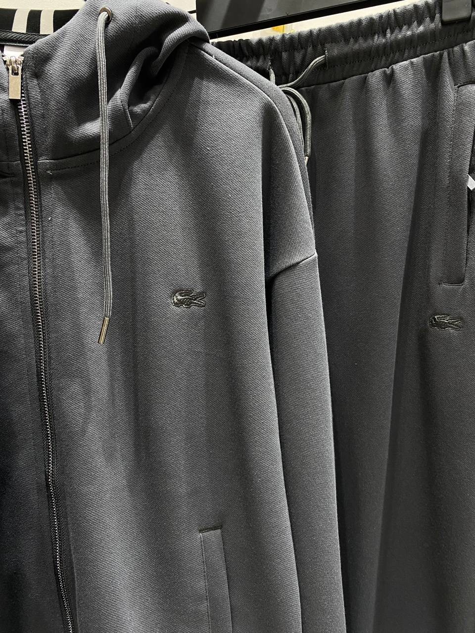 костюм-тройка мужской: жилет, толстовка и штаны арт. 1331595,спортивный костюм nike мужской,спортивный костюм nike тройка,мужской спортивный костюм,спортивные костюм