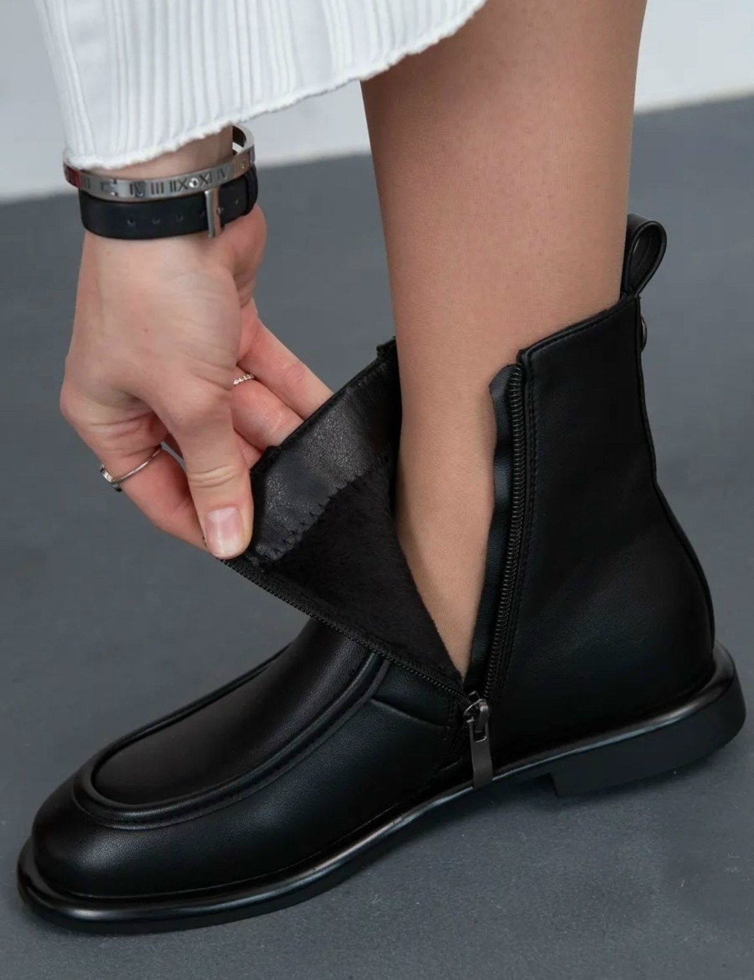 джинсы широкие,брюки джинсы,обувь,мужские черные замшевые ботинки челси,мужские джинсы