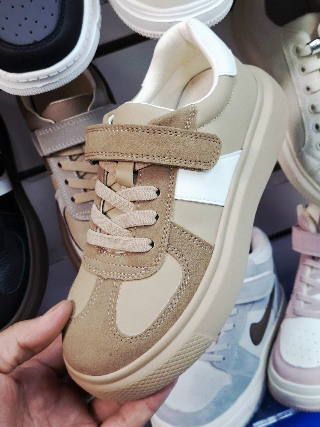 ,кроссовки женскиe,кроссовки женские черный,женские кеды черные,черные кеды с белой подошвой