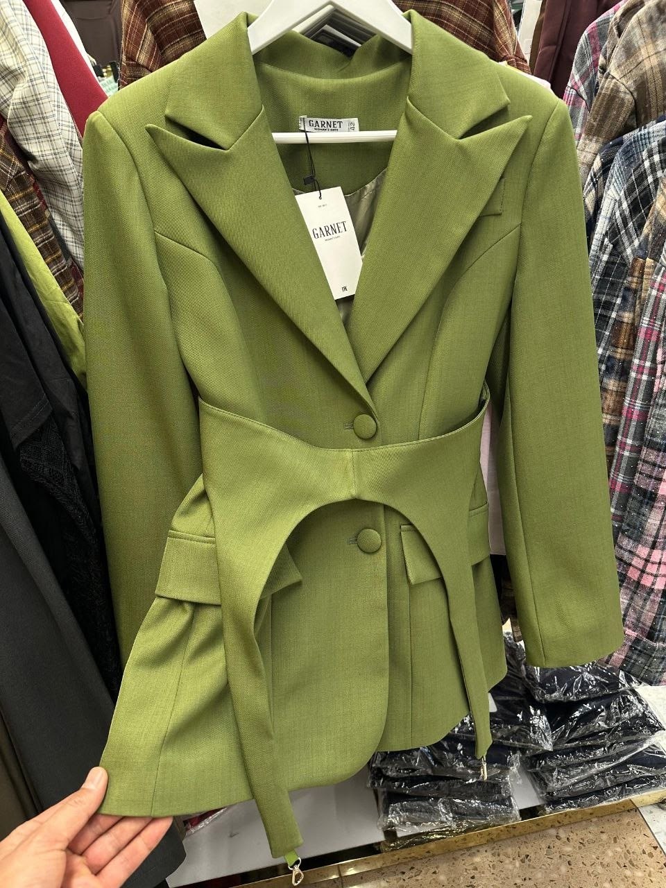 жакет,белый дизайнерский пиджак,пиджак женский,женские наряды,пиджак