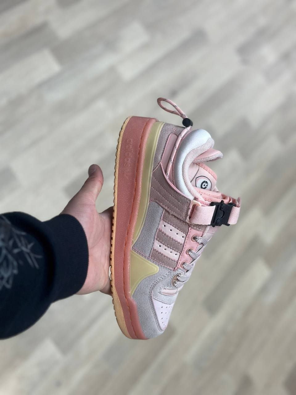 кроссовки adidas bad bunny x forum buckle low 'blue tint',кроссовки adidas,adidas forum low bad bunny голубые,adidas forum low x bad bunny blue / grey,кроссовки