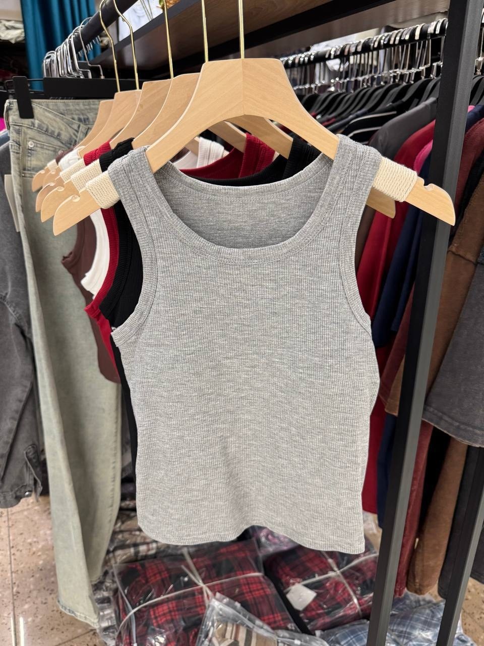 женские майки, топы из в рубчик,женская трикотажная майка,топ женский в рубчик,майка базовая классическая в рубчик топ,майка женская