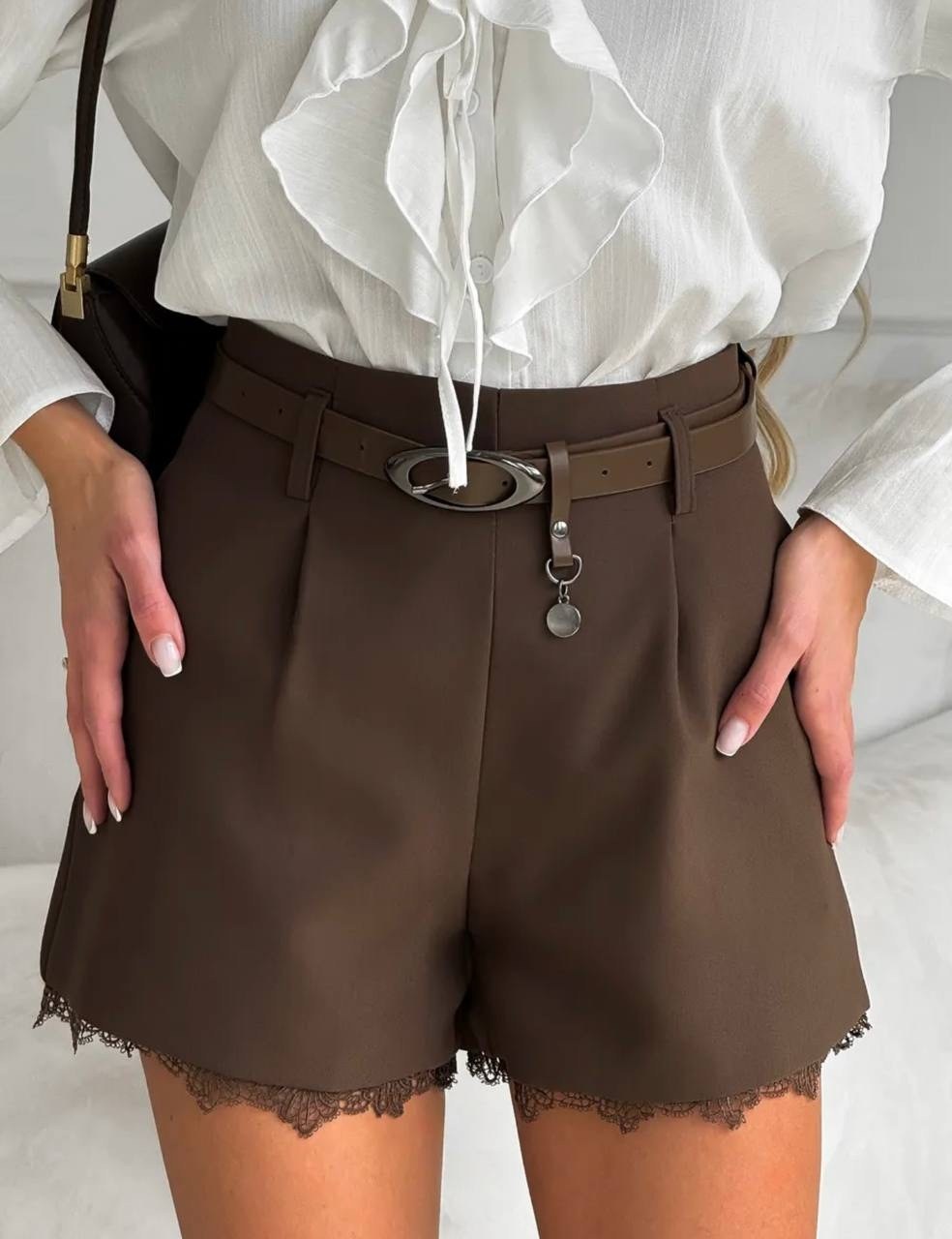 блузка с оборками,женские шорты,блузка нарядная,женская блуза,женская блузка