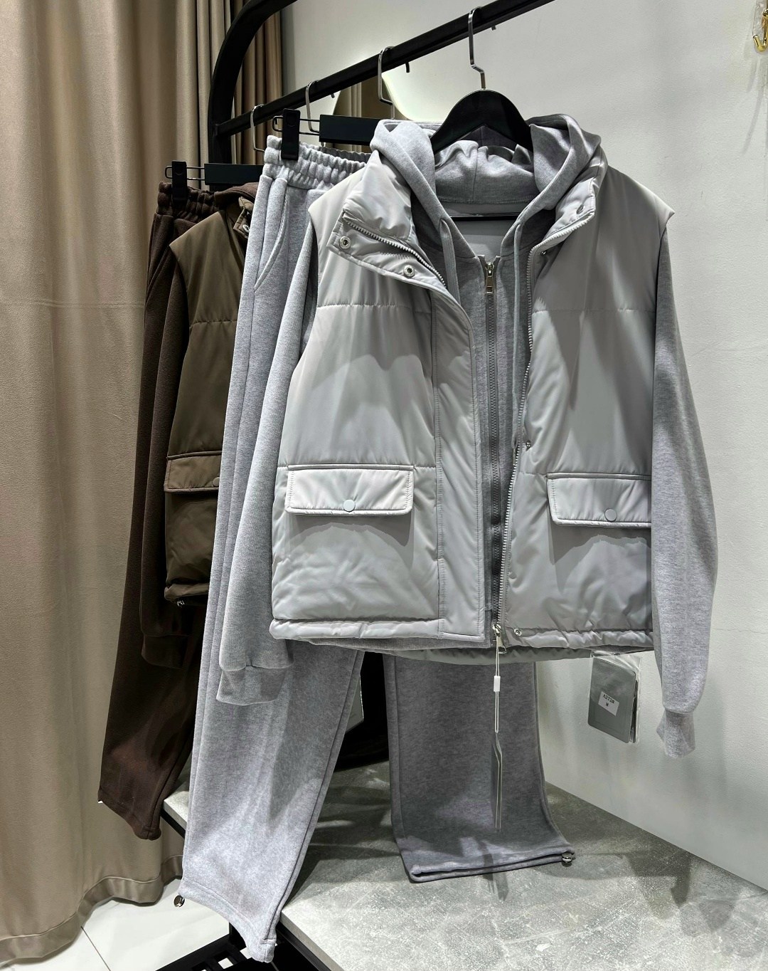 женский серый костюм тройка miu miu,костюм тройка brunello cucinelli,женский костюм тройка,женский серый костюм тройка,серый костюм тройка