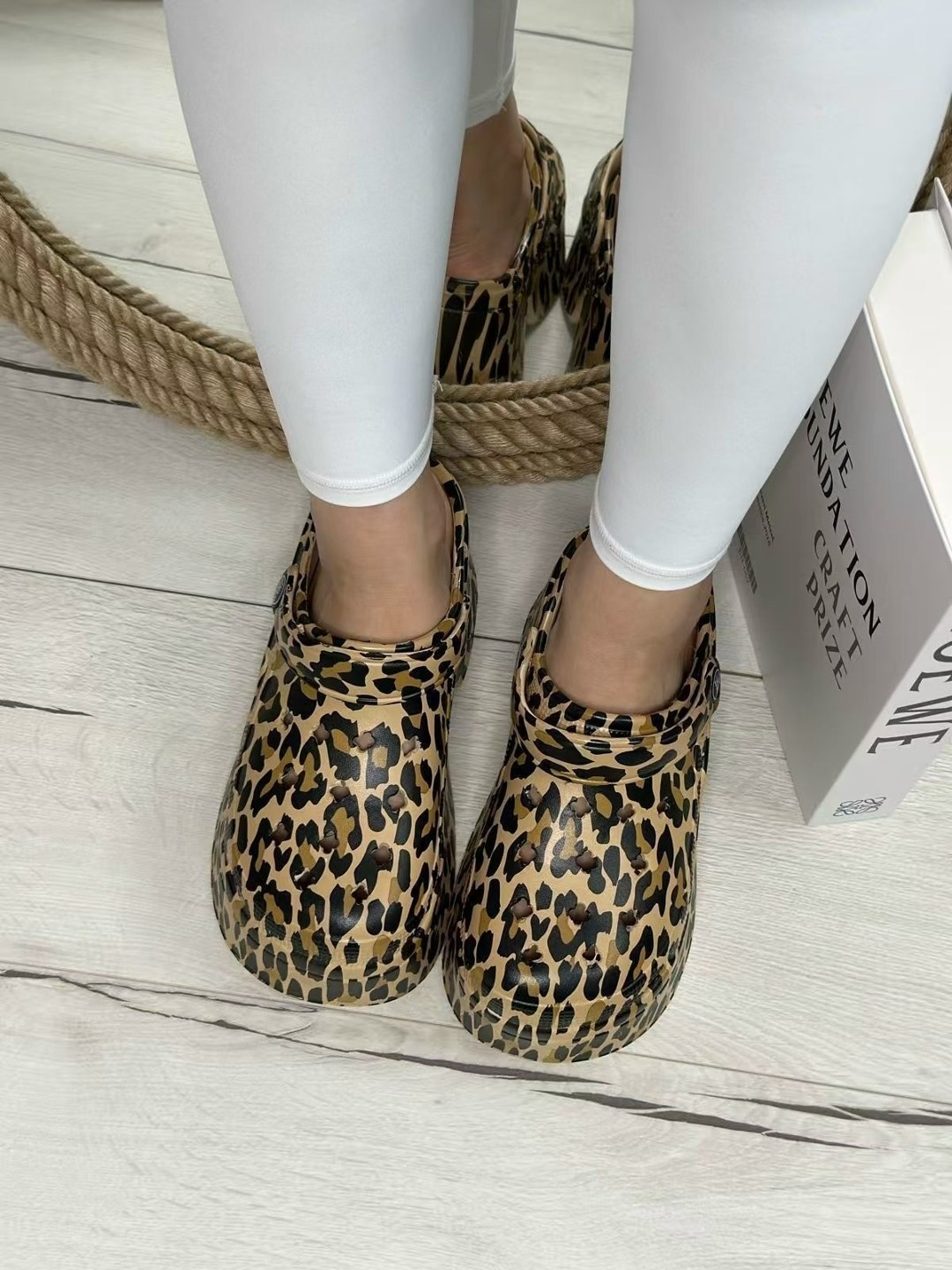 леопардовые крокс,,шлепанцы леопард,крокс леопард сабо,леопардовые кроксы