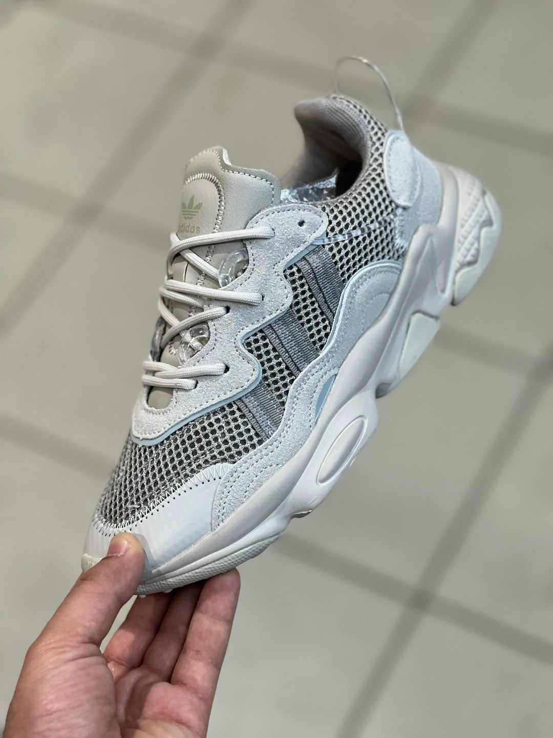 кроссовки adidas ozweego,кроссовки мужские adidas ozweego,кроссовки adidas,adidas ozweego,кроссовки мужские женские adidas