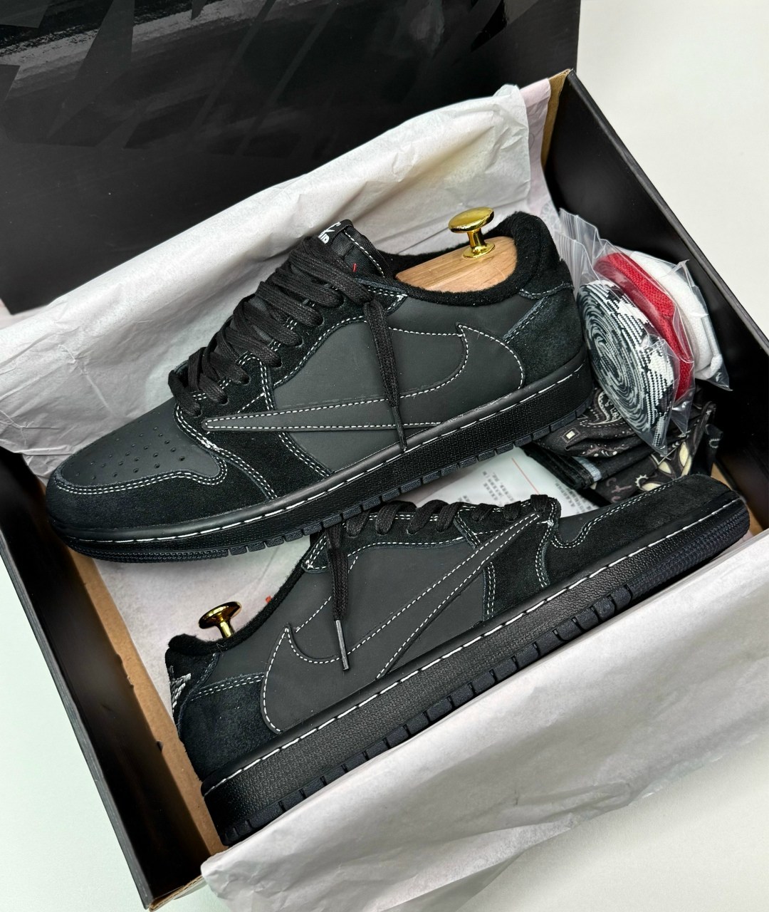 nike air jordan 1 low travis scott black phantom,nike air jordan 1 low travis scott,кроссовки nike air jordan 1 low travis scott,кроссовки nike air jordan 1 low x travis scott чёрные,кроссовки travis