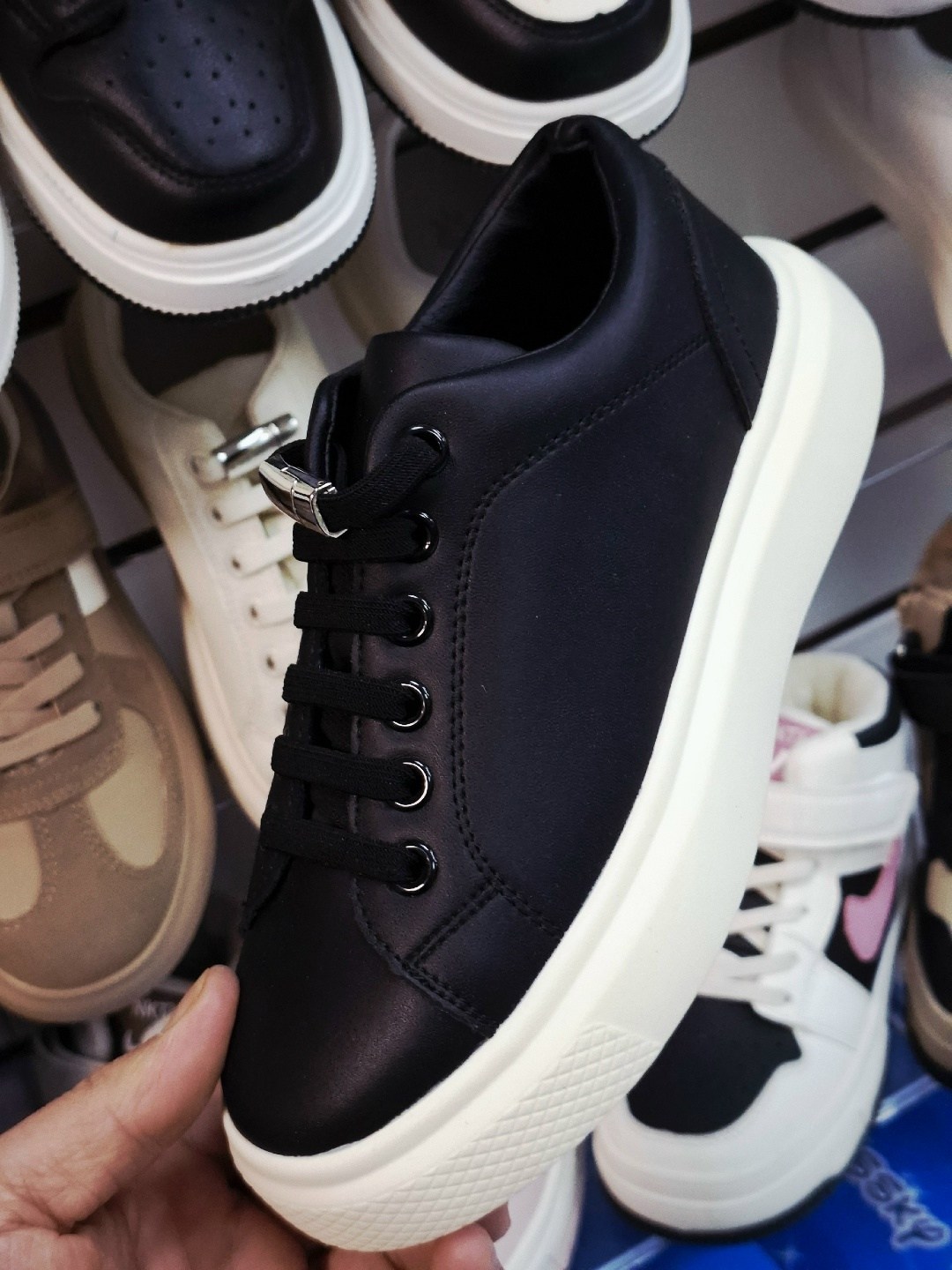 ,кроссовки женскиe,кроссовки женские черный,женские кеды черные,черные кеды с белой подошвой