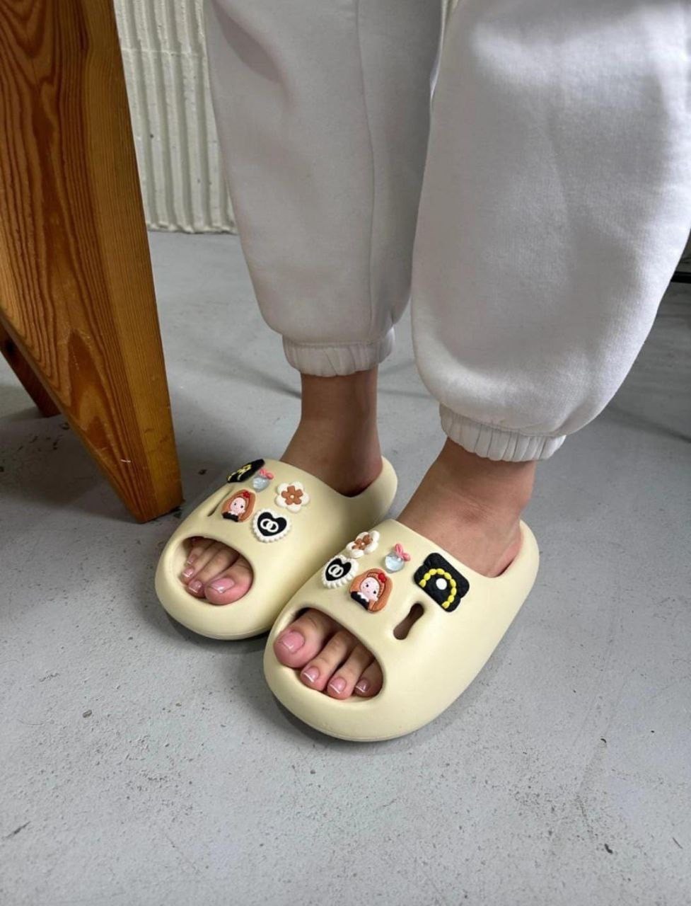 ,шлепанцы женские,модные тапочки,шлепанцы с принтом,шлепки женские