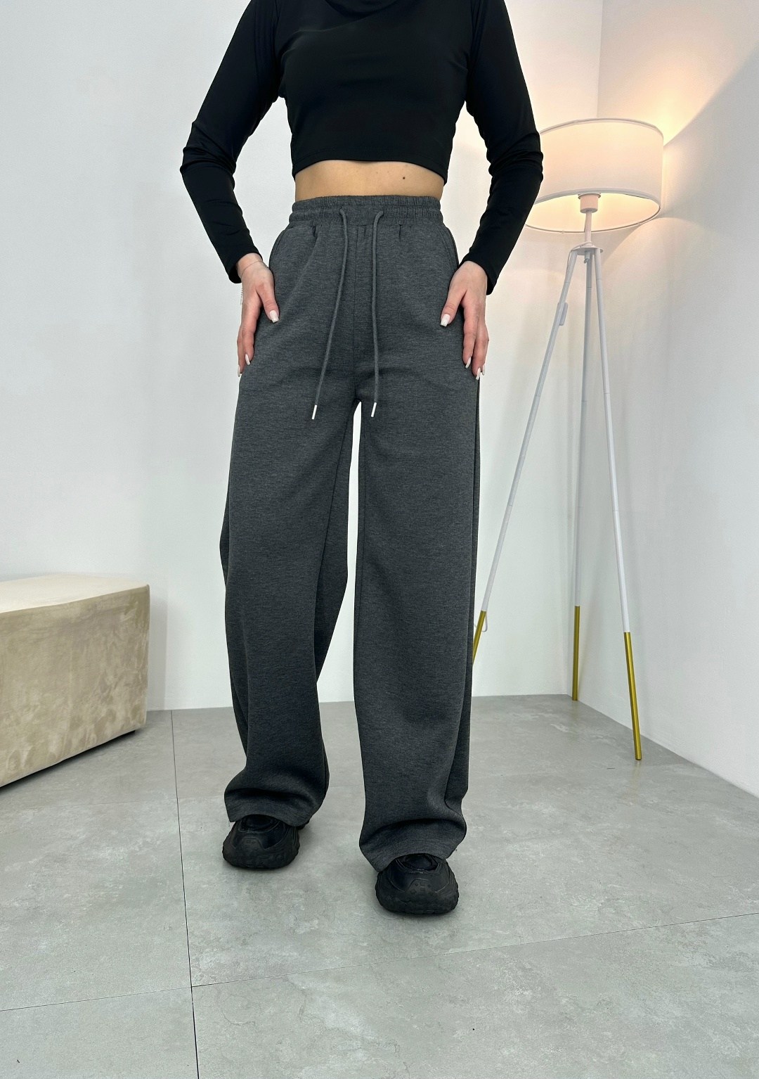 серые спортивные штаны палаццо женские,брюки палаццо трикотажные широкие gh fashion,брюки спортивные палаццо,брюки женские палаццо,широкие брюки с кулиской на талии dazy серый