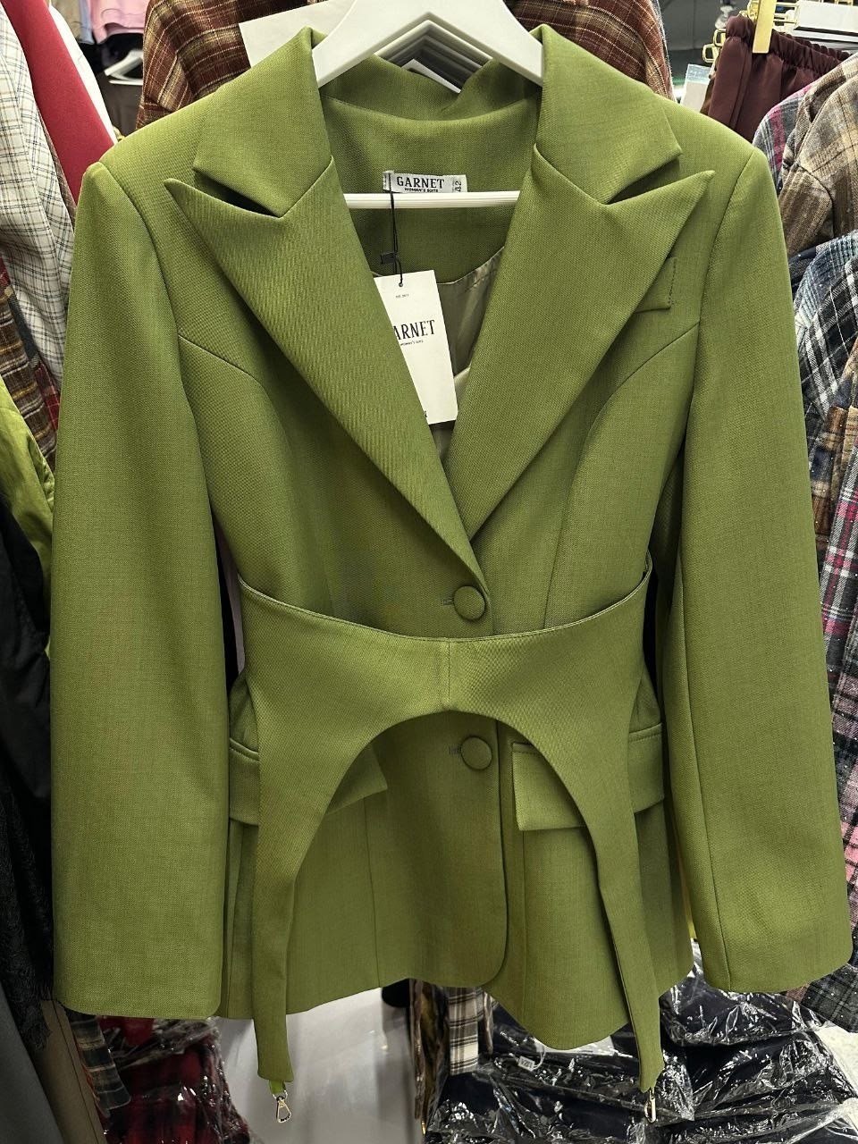 жакет,белый дизайнерский пиджак,пиджак женский,женские наряды,пиджак