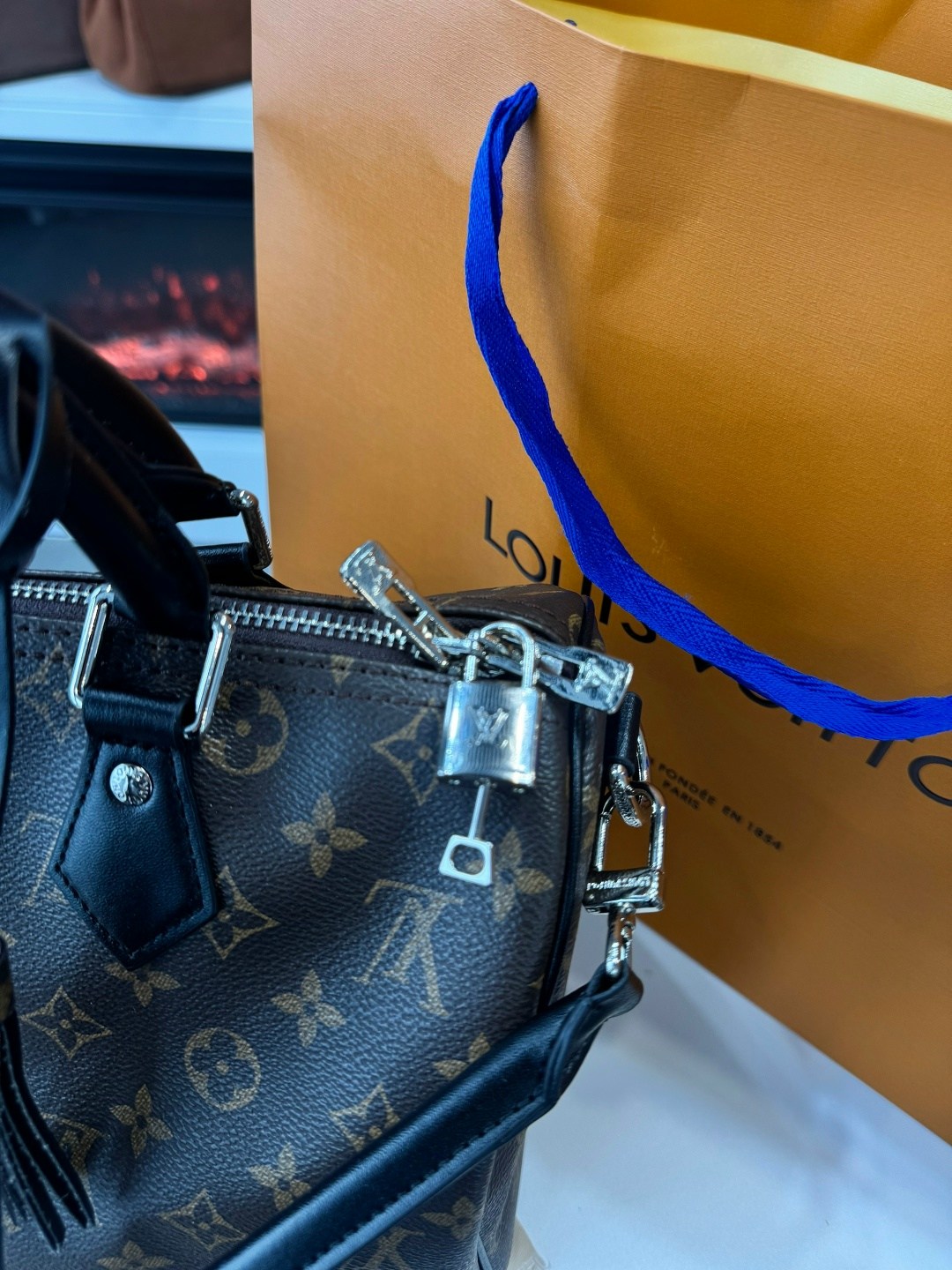 классическая сумка speedy louis vuitton с монограммой,сумка louis vuitton,сумка женская louis vuitton,женская большая сумка с принтом louis vuitton,louis vuitton сумка на плечо