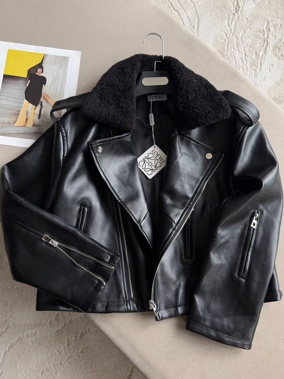 мода стиль,женские джинсы,кожаная куртка