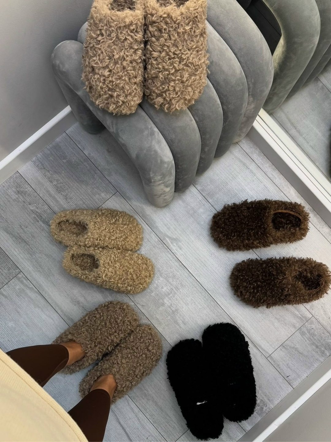 меховые шлепки,меховые натуральные шлёпанцы женские,шлепки женские меховые натуральные,шлепанцы из натурального меха,меховые наиушлёпанцы женские