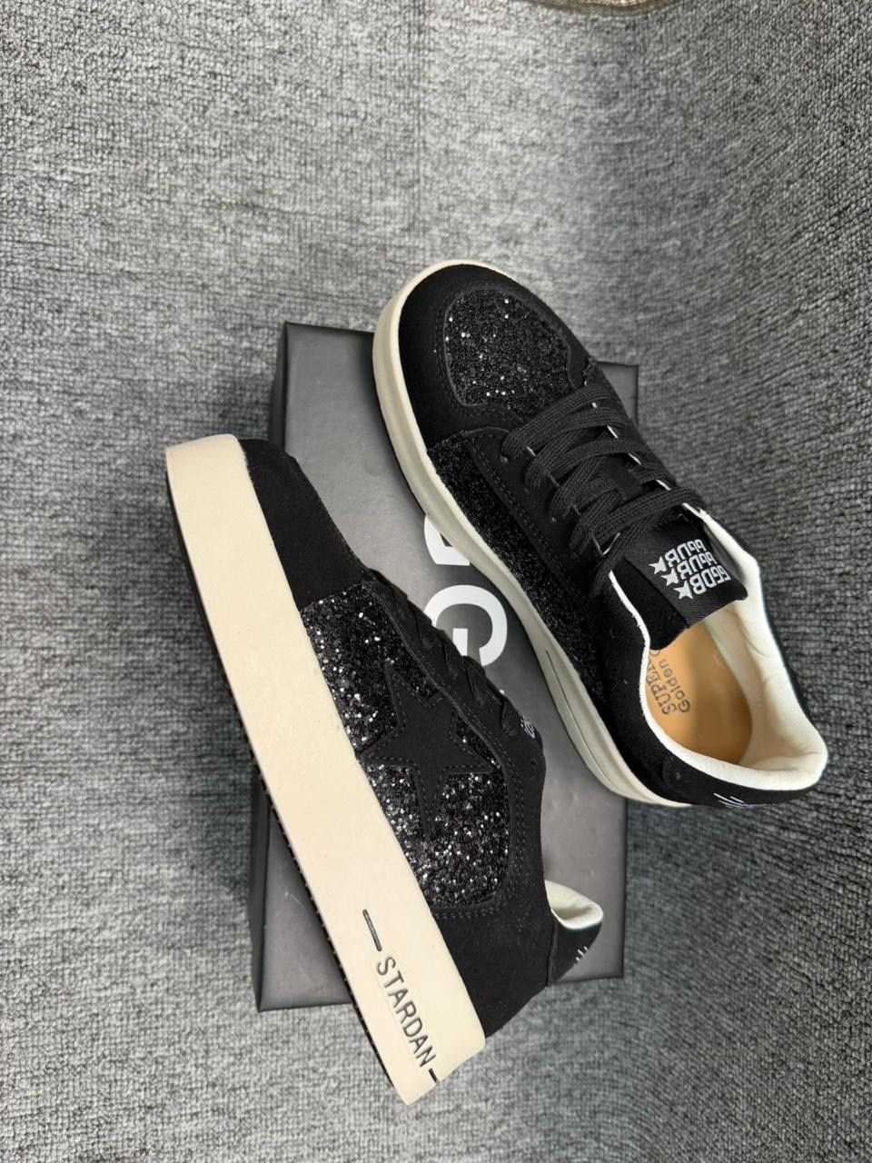 ,кроссовки golden goose,кеды super-star с блестками golden goose черный,кеды golden goose,женские кроссовки